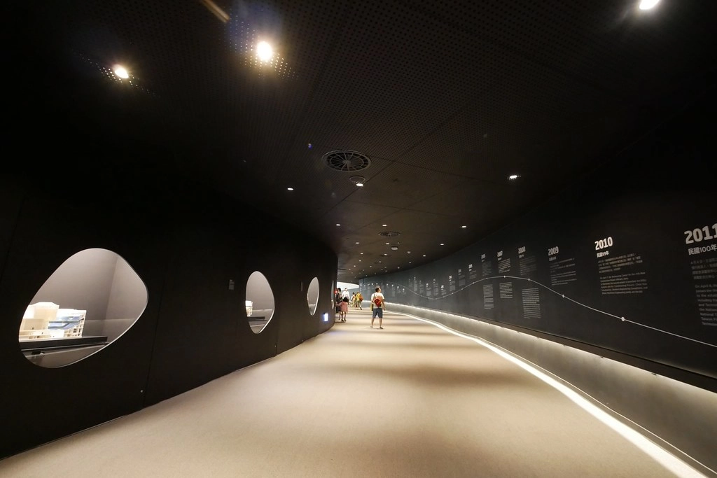 高雄鳳山｜衛武營國家藝術文化中心，全球最大單一屋頂劇院，超時尚又充滿自然風情的建築 @飛天璇的口袋