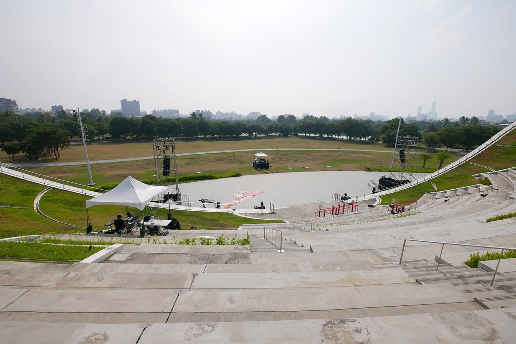 高雄鳳山｜衛武營國家藝術文化中心，全球最大單一屋頂劇院，超時尚又充滿自然風情的建築 @飛天璇的口袋