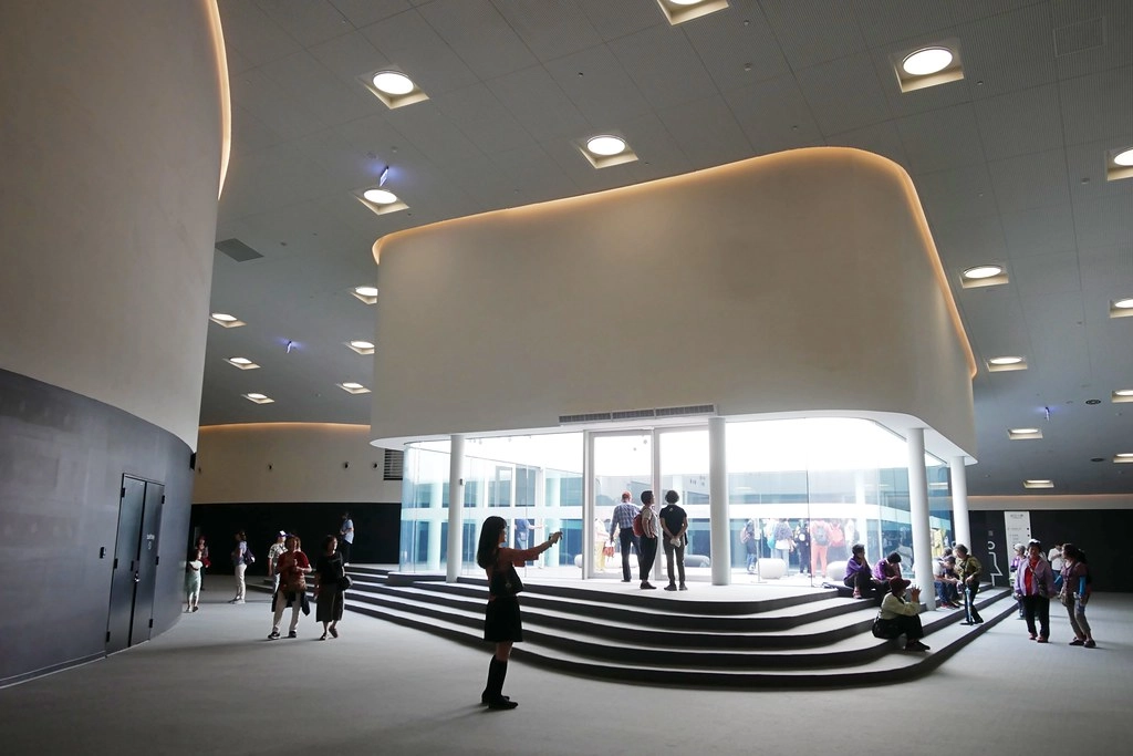 高雄鳳山｜衛武營國家藝術文化中心，全球最大單一屋頂劇院，超時尚又充滿自然風情的建築 @飛天璇的口袋