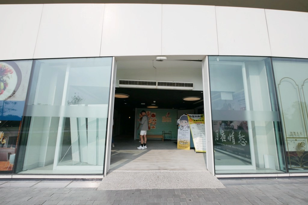 高雄鳳山｜衛武營國家藝術文化中心，全球最大單一屋頂劇院，超時尚又充滿自然風情的建築 @飛天璇的口袋