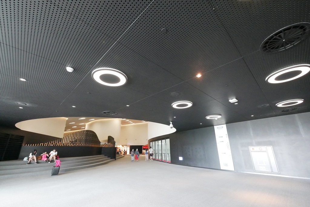 高雄鳳山｜衛武營國家藝術文化中心，全球最大單一屋頂劇院，超時尚又充滿自然風情的建築 @飛天璇的口袋