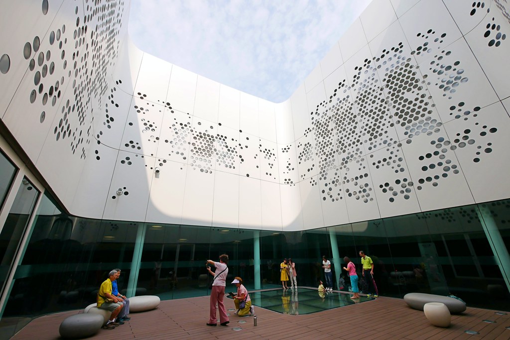 高雄鳳山｜衛武營國家藝術文化中心，全球最大單一屋頂劇院，超時尚又充滿自然風情的建築 @飛天璇的口袋