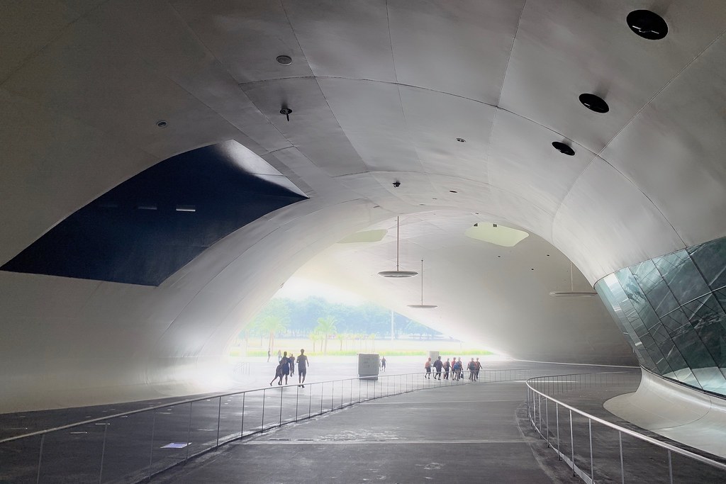 高雄鳳山｜衛武營國家藝術文化中心，全球最大單一屋頂劇院，超時尚又充滿自然風情的建築 @飛天璇的口袋