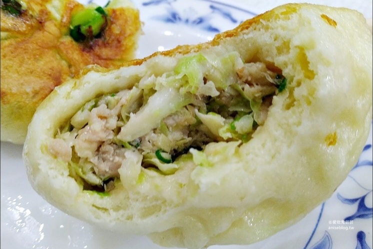 台北萬華｜張記韭菜水煎包，平凡卻不平凡的韭菜水煎包，西門町小吃美食推薦 @飛天璇的口袋