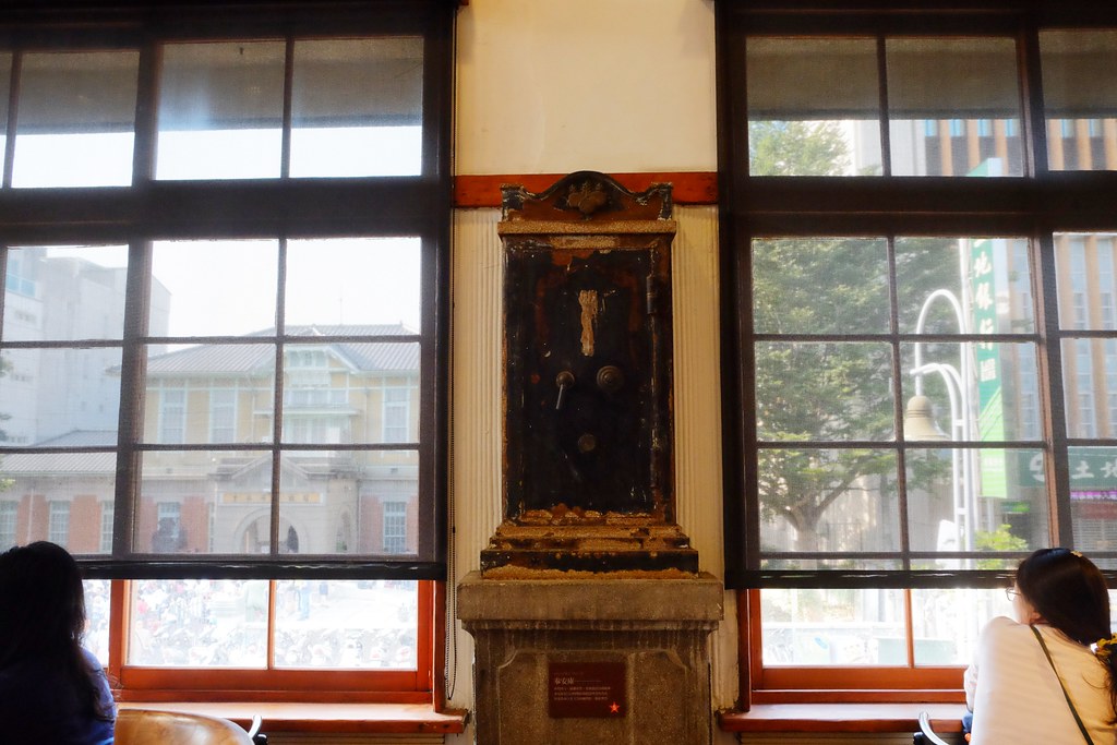 雲林虎尾｜星巴克虎尾門市，日治昭和時期三級古蹟，結合書香與咖啡香 @飛天璇的口袋