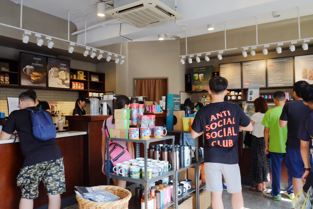 雲林虎尾｜星巴克虎尾門市，日治昭和時期三級古蹟，結合書香與咖啡香 @飛天璇的口袋