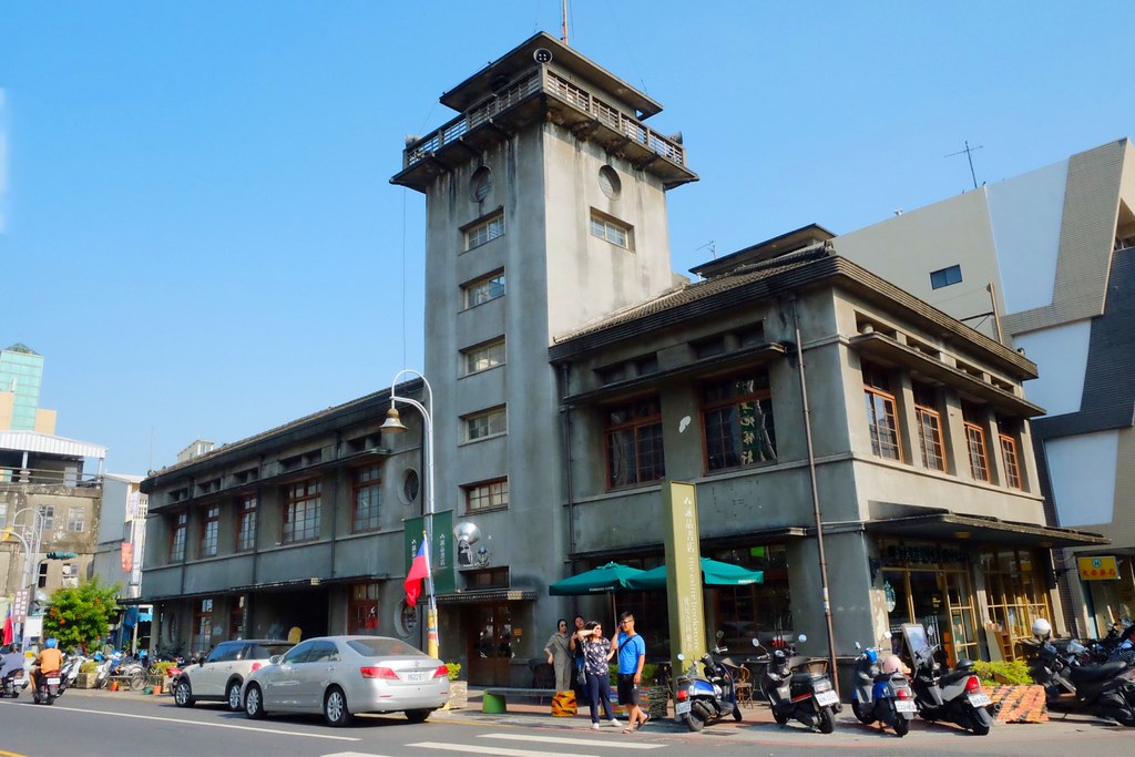 雲林虎尾｜星巴克虎尾門市，日治昭和時期三級古蹟，結合書香與咖啡香 @飛天璇的口袋