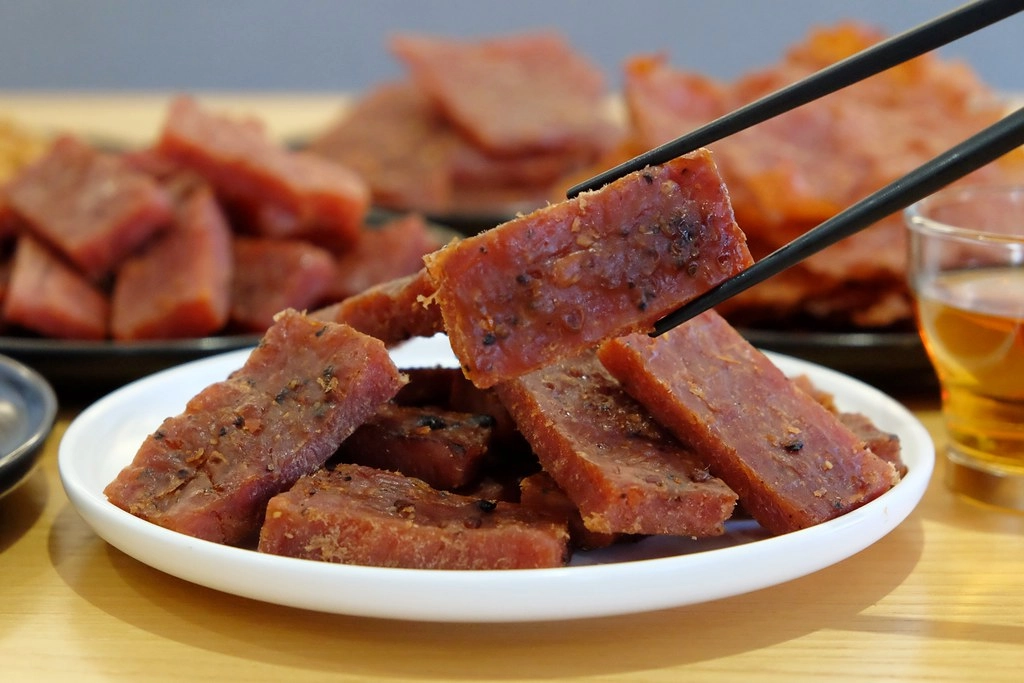 千翔肉乾｜上班族團購指名率第一，榮獲台北十大伴手禮，過年限量禮盒開賣了 @飛天璇的口袋