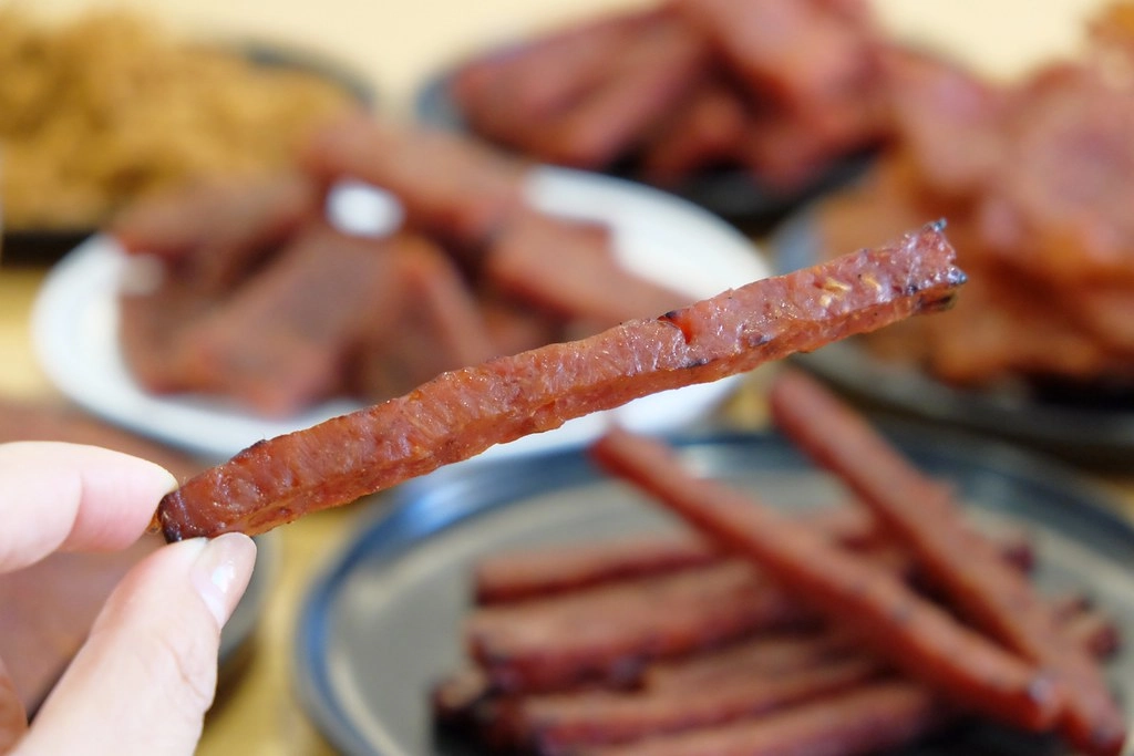 千翔肉乾｜上班族團購指名率第一，榮獲台北十大伴手禮，過年限量禮盒開賣了 @飛天璇的口袋