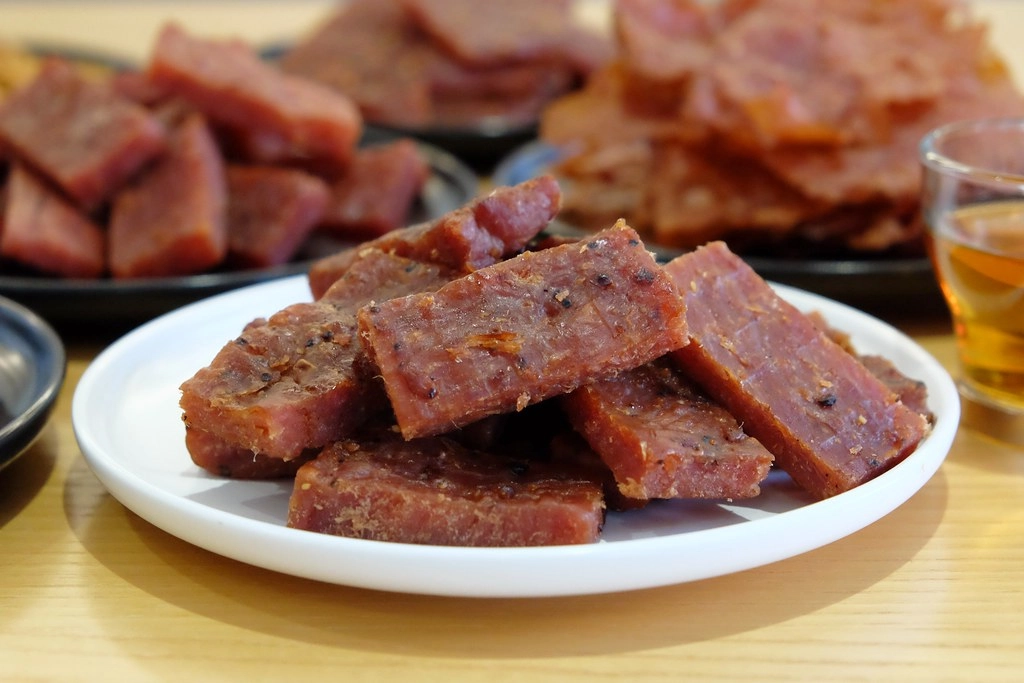 千翔肉乾｜上班族團購指名率第一，榮獲台北十大伴手禮，過年限量禮盒開賣了 @飛天璇的口袋