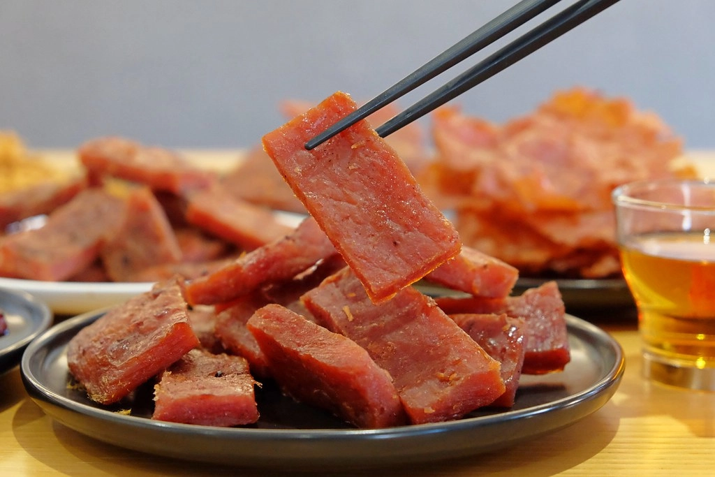 千翔肉乾｜上班族團購指名率第一，榮獲台北十大伴手禮，過年限量禮盒開賣了 @飛天璇的口袋