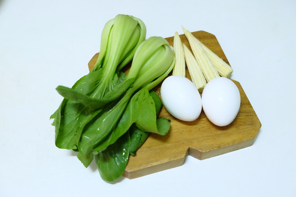 台酒花雕酸菜牛肉麵：PTT鄉民狂推台灣泡麵霸主！ @飛天璇的口袋