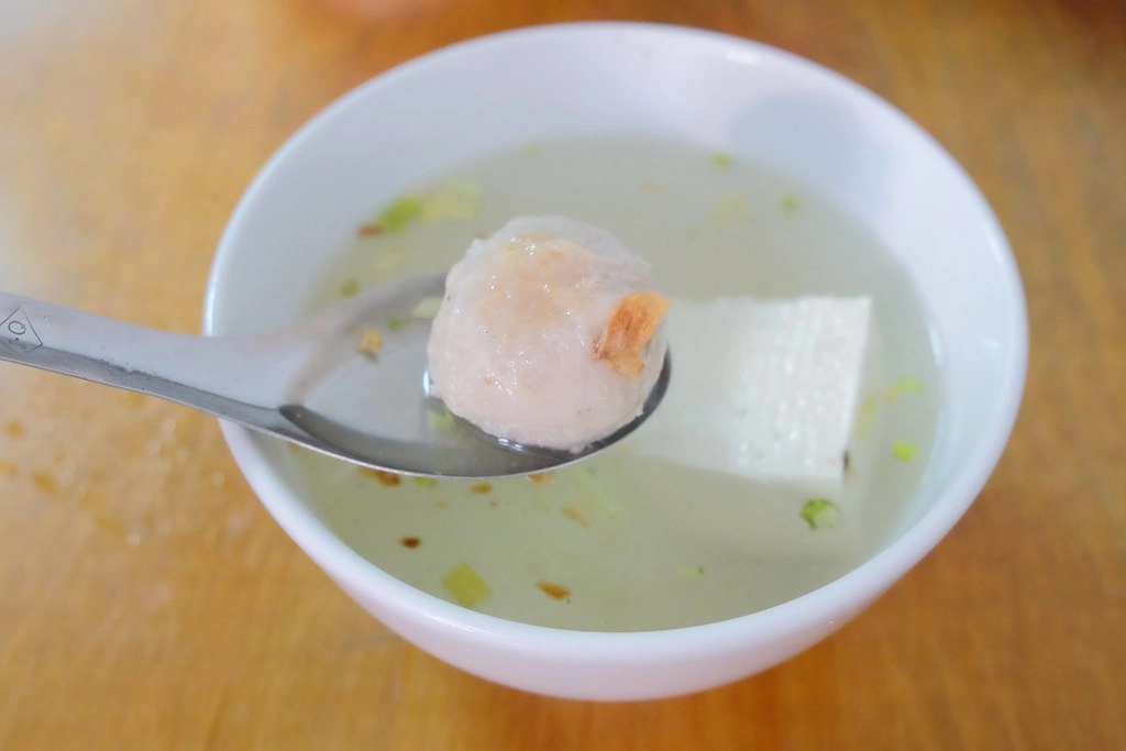 南投埔里｜阿開肉圓．Google評價4.2顆星，在地50年的銅板美食，埔里小吃美食推薦 @飛天璇的口袋