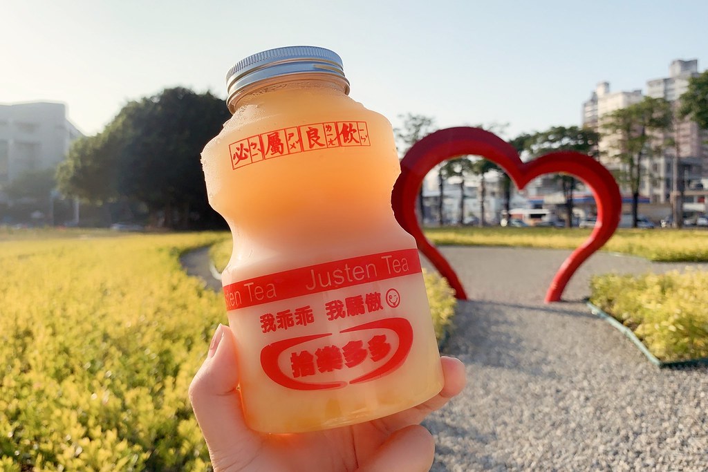 台中珍奶節第一名~拾覺輕飲：台中獨特飲品店，多多登大人新上市，每日限量100瓶！ @飛天璇的口袋