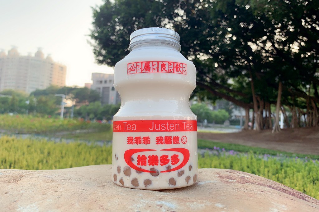台中珍奶節第一名~拾覺輕飲：台中獨特飲品店，多多登大人新上市，每日限量100瓶！ @飛天璇的口袋
