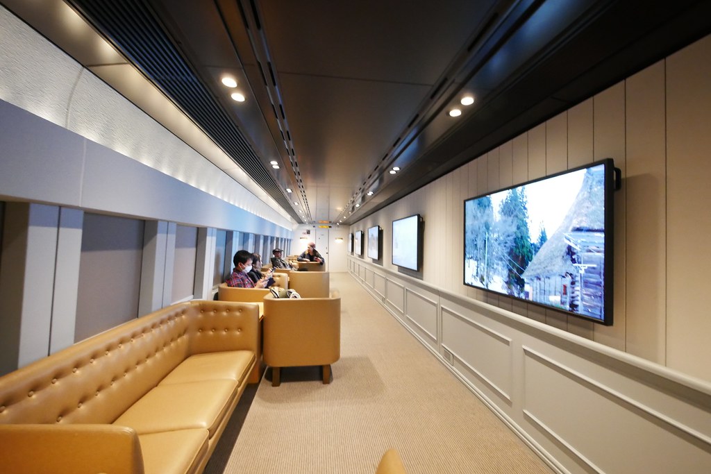日本新瀉｜現美新幹線 GENBI SHINKANSEN，越後湯澤-新瀉移動的美術館，世界最快速的藝術鑑賞列車 @飛天璇的口袋