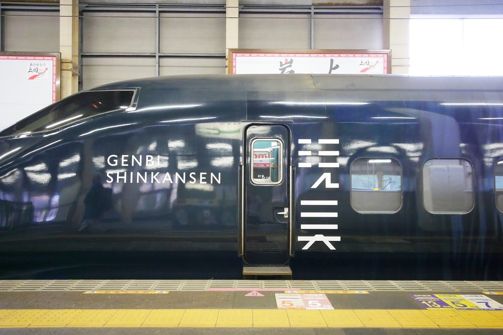 日本新瀉｜現美新幹線 GENBI SHINKANSEN，越後湯澤-新瀉移動的美術館，世界最快速的藝術鑑賞列車 @飛天璇的口袋