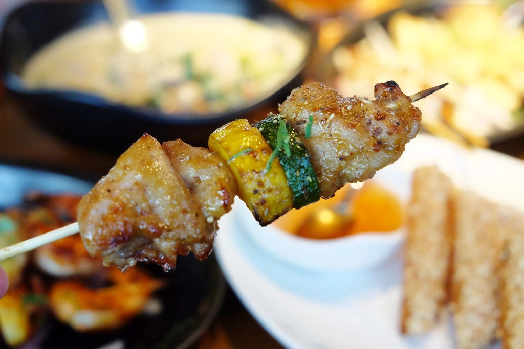 月月Thai BBQ泰式燒烤｜瓦城最新品牌，不一樣的泰式料理，泰式Lounge bar氛圍 @飛天璇的口袋