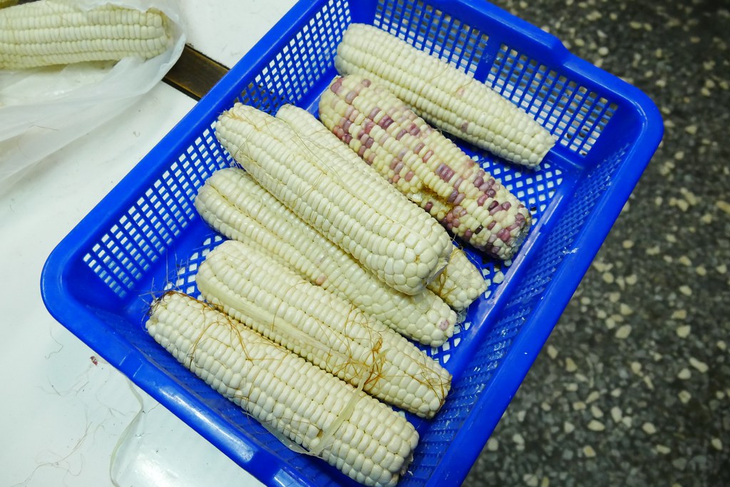 嘉義東區｜阿婆烤玉米，Google評價4.5顆星阿婆烤玉米，文化路夜市周邊超人氣美食 @飛天璇的口袋