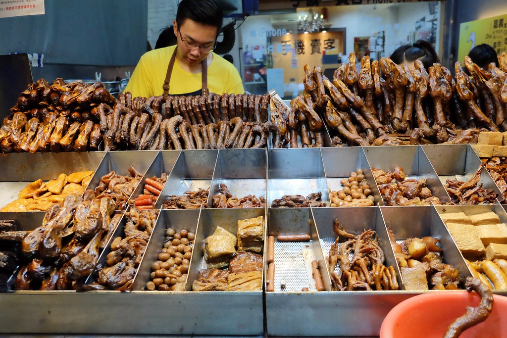 嘉義西區｜黃毛丫頭．40多年歷史的東山鴨頭專賣店，文化路夜市排隊美食 @飛天璇的口袋