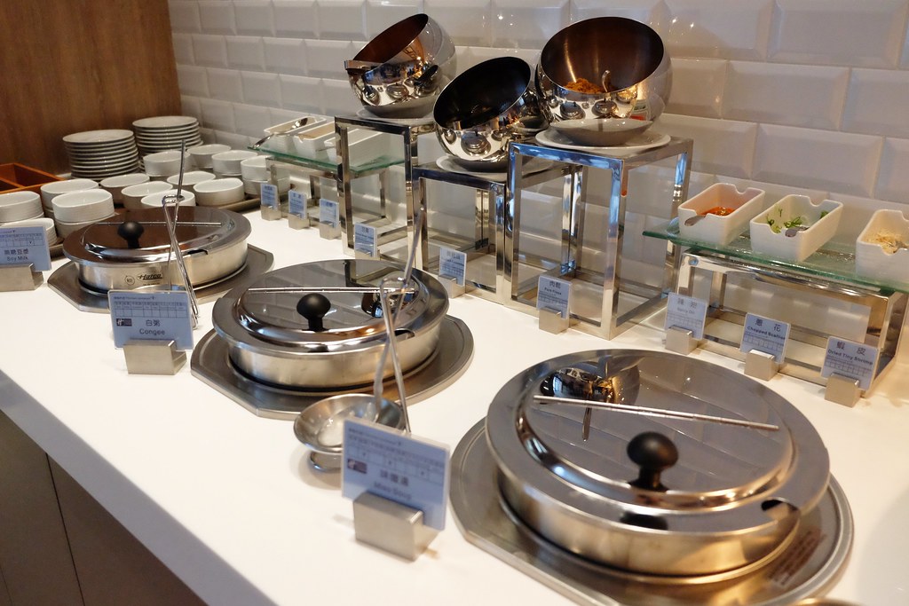 【嘉義西區】嘉義智選假日酒店 Holiday Inn Express：嘉義火車站步行5分鐘，房間簡約裝潢有質感 @飛天璇的口袋