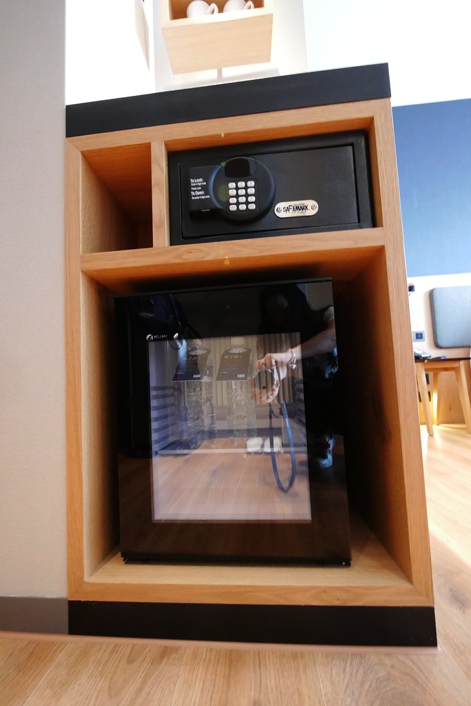 【嘉義西區】嘉義智選假日酒店 Holiday Inn Express：嘉義火車站步行5分鐘，房間簡約裝潢有質感 @飛天璇的口袋