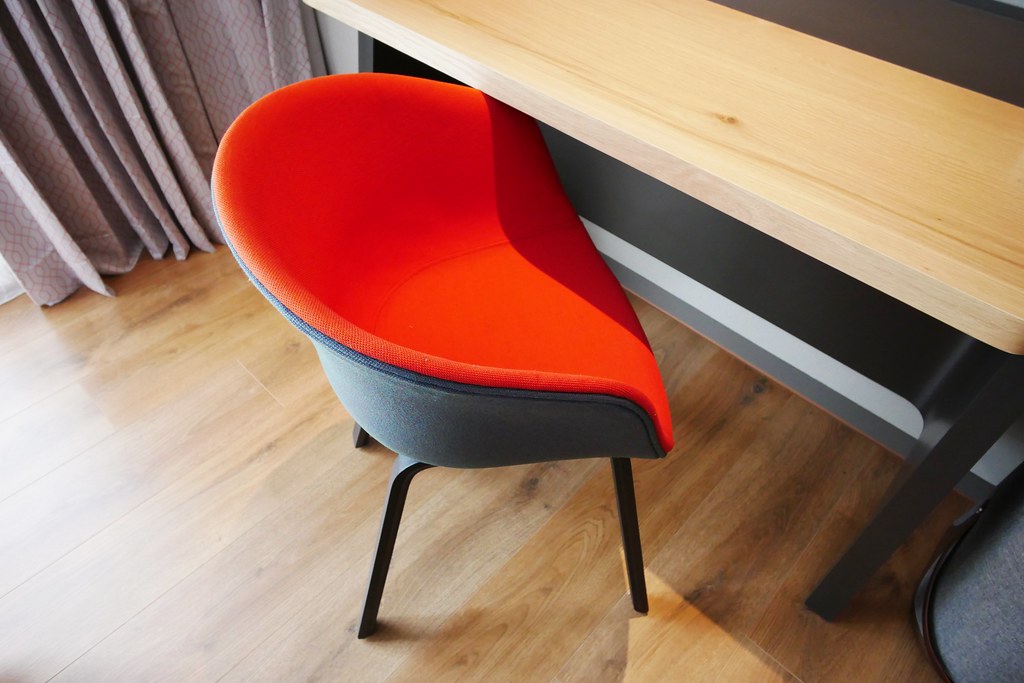 【嘉義西區】嘉義智選假日酒店 Holiday Inn Express：嘉義火車站步行5分鐘，房間簡約裝潢有質感 @飛天璇的口袋