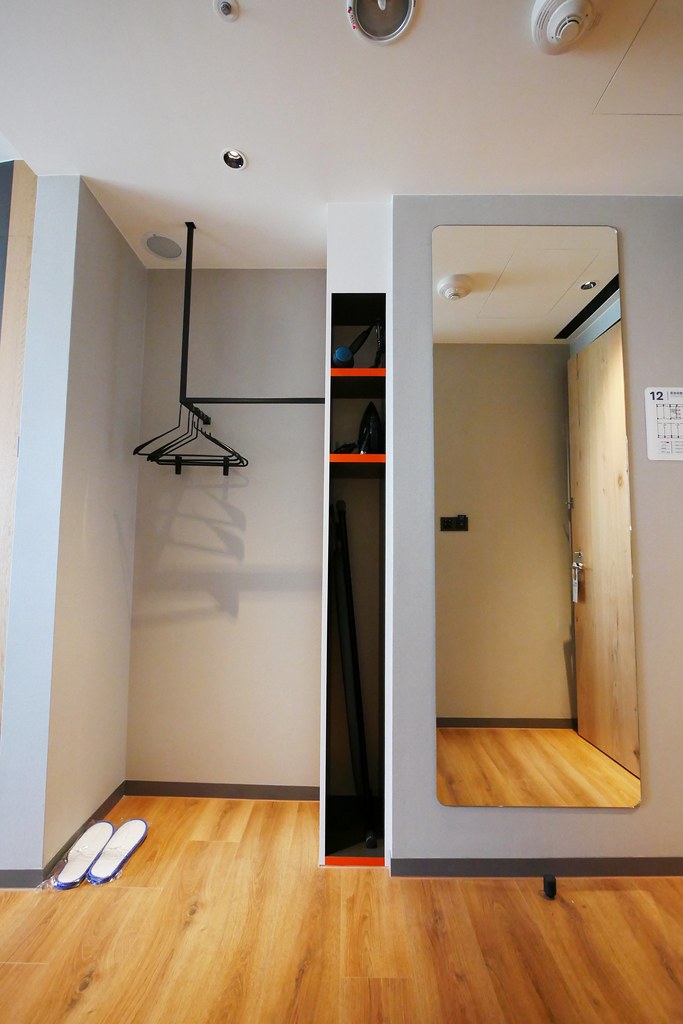 【嘉義西區】嘉義智選假日酒店 Holiday Inn Express：嘉義火車站步行5分鐘，房間簡約裝潢有質感 @飛天璇的口袋