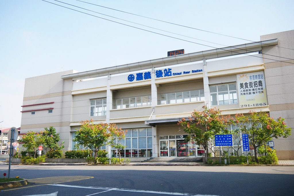 【嘉義西區】嘉義智選假日酒店 Holiday Inn Express：嘉義火車站步行5分鐘，房間簡約裝潢有質感 @飛天璇的口袋