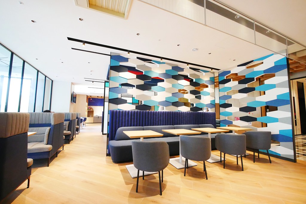 【嘉義西區】嘉義智選假日酒店 Holiday Inn Express：嘉義火車站步行5分鐘，房間簡約裝潢有質感 @飛天璇的口袋