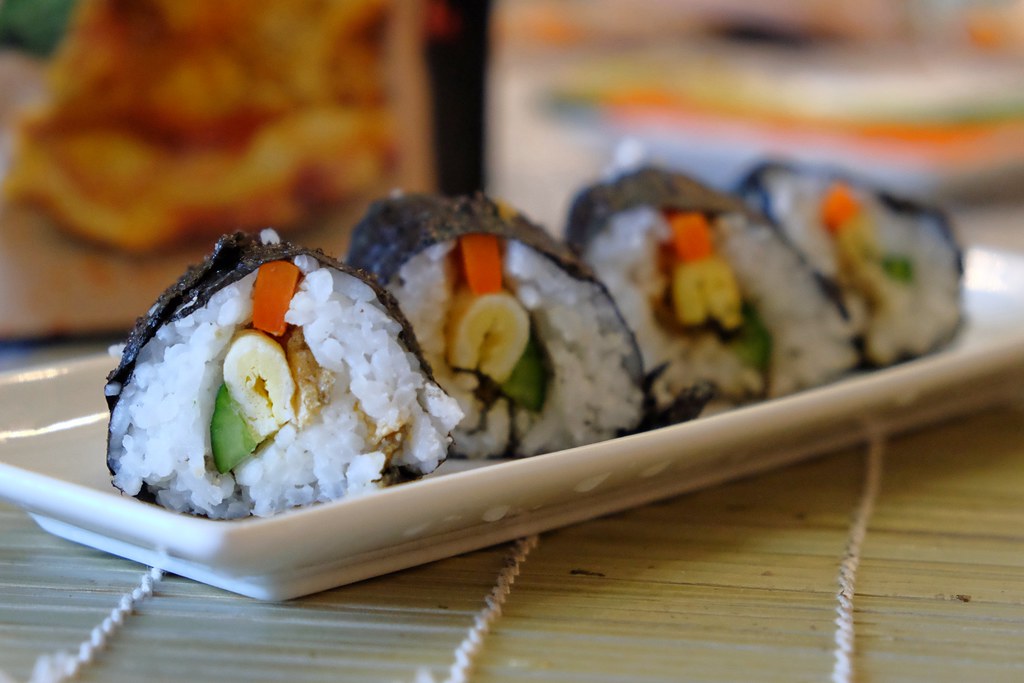 金鴨鹹蛋黃炸魚皮 x 金鴨四川麻辣火鍋什錦脆片~新口味！全台全家便利商店熱賣中：金鴨 x全家 食驗廚房 @飛天璇的口袋