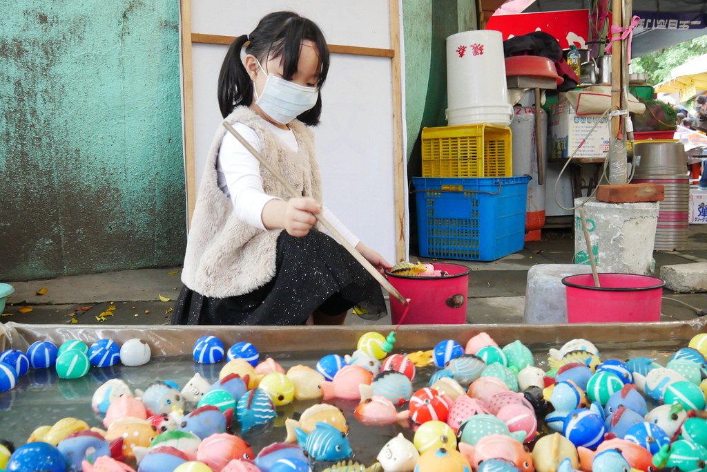 百果山溜滑梯：全台最長的溜滑梯，沙畫、釣魚、旋轉木馬、摩天輪，小孩子的天堂啊！ @飛天璇的口袋