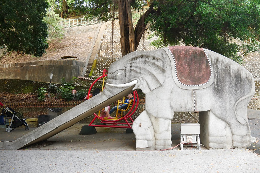 百果山溜滑梯：全台最長的溜滑梯，沙畫、釣魚、旋轉木馬、摩天輪，小孩子的天堂啊！ @飛天璇的口袋