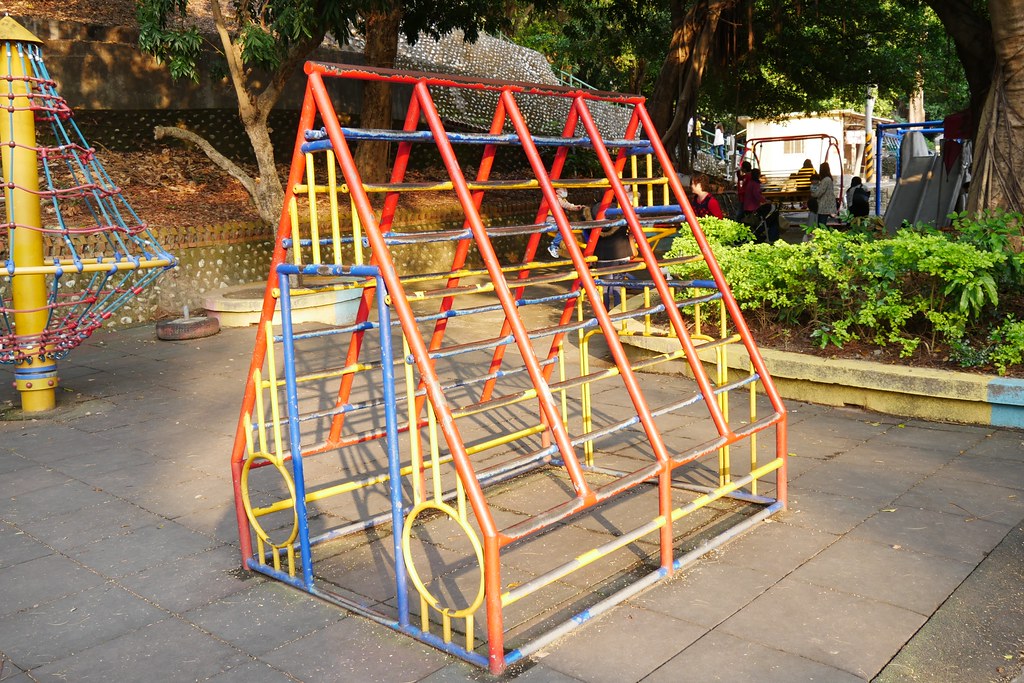 百果山溜滑梯：全台最長的溜滑梯，沙畫、釣魚、旋轉木馬、摩天輪，小孩子的天堂啊！ @飛天璇的口袋