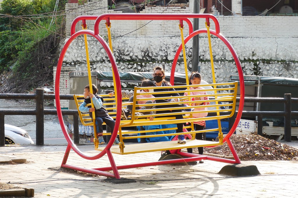 百果山溜滑梯：全台最長的溜滑梯，沙畫、釣魚、旋轉木馬、摩天輪，小孩子的天堂啊！ @飛天璇的口袋