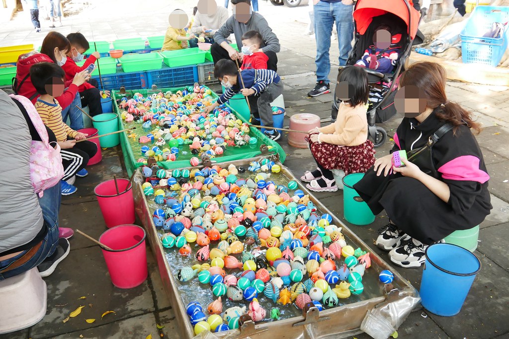 百果山溜滑梯：全台最長的溜滑梯，沙畫、釣魚、旋轉木馬、摩天輪，小孩子的天堂啊！ @飛天璇的口袋