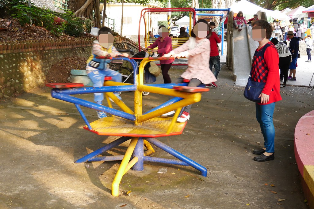 百果山溜滑梯：全台最長的溜滑梯，沙畫、釣魚、旋轉木馬、摩天輪，小孩子的天堂啊！ @飛天璇的口袋