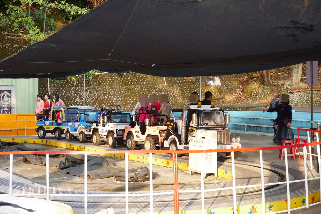 百果山溜滑梯：全台最長的溜滑梯，沙畫、釣魚、旋轉木馬、摩天輪，小孩子的天堂啊！ @飛天璇的口袋