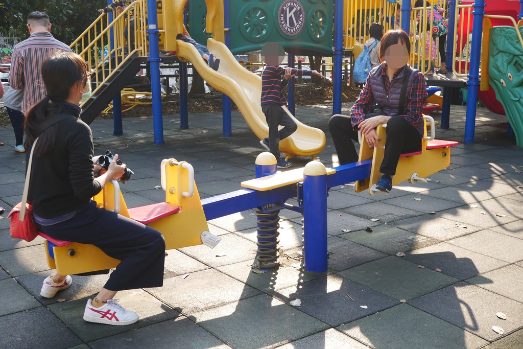 百果山溜滑梯：全台最長的溜滑梯，沙畫、釣魚、旋轉木馬、摩天輪，小孩子的天堂啊！ @飛天璇的口袋