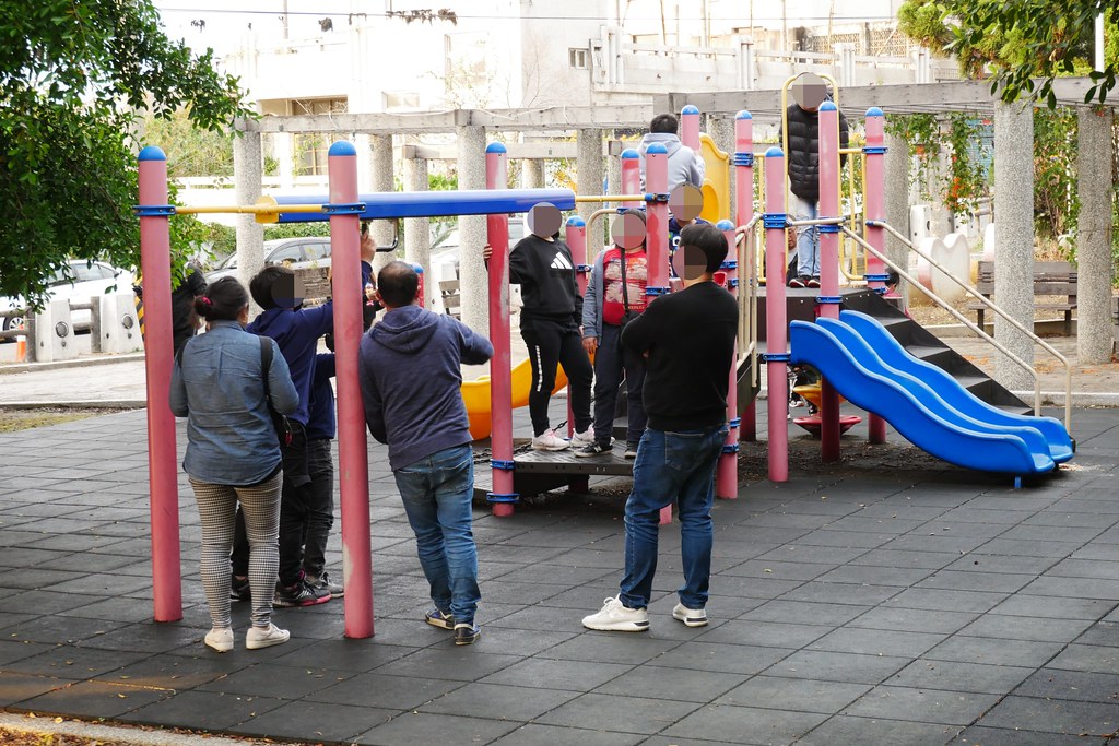 百果山溜滑梯：全台最長的溜滑梯，沙畫、釣魚、旋轉木馬、摩天輪，小孩子的天堂啊！ @飛天璇的口袋