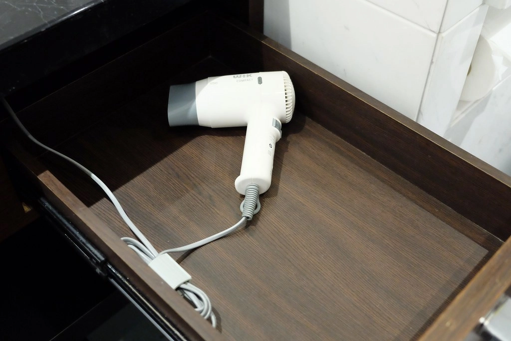 澳門半島｜英皇娛樂酒店，澳門大三巴附近飯店，地理位置非常好，網友推薦飲茶必吃 @飛天璇的口袋