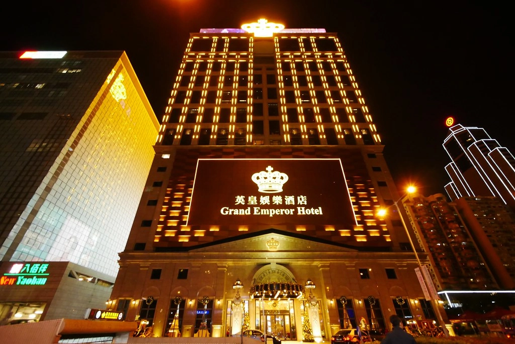 澳門半島｜英皇娛樂酒店，澳門大三巴附近飯店，地理位置非常好，網友推薦飲茶必吃 @飛天璇的口袋