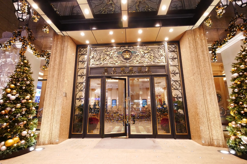 澳門半島｜英皇娛樂酒店，澳門大三巴附近飯店，地理位置非常好，網友推薦飲茶必吃 @飛天璇的口袋