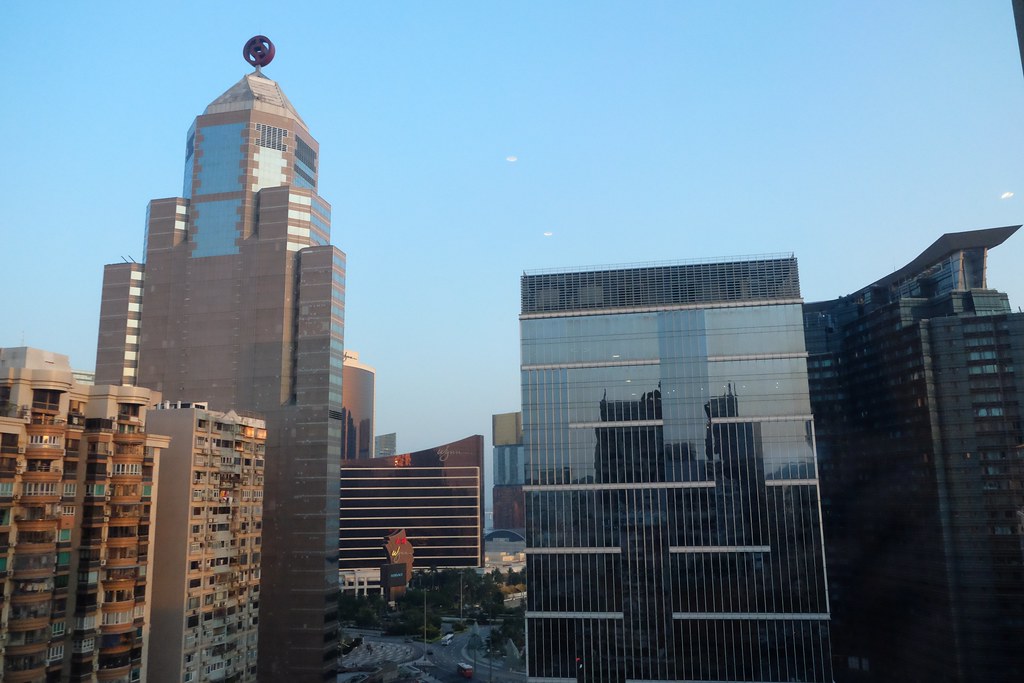 澳門半島｜英皇娛樂酒店，澳門大三巴附近飯店，地理位置非常好，網友推薦飲茶必吃 @飛天璇的口袋