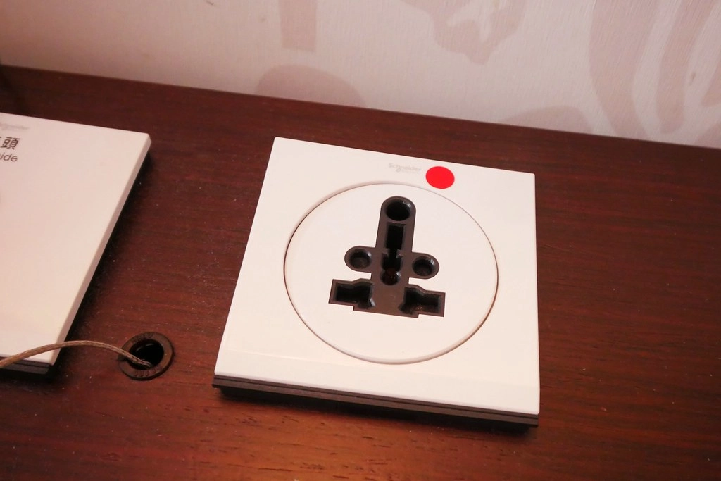 澳門半島｜英皇娛樂酒店，澳門大三巴附近飯店，地理位置非常好，網友推薦飲茶必吃 @飛天璇的口袋