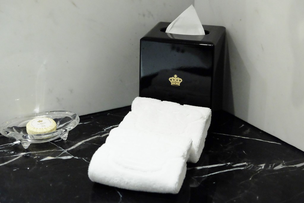 澳門半島｜英皇娛樂酒店，澳門大三巴附近飯店，地理位置非常好，網友推薦飲茶必吃 @飛天璇的口袋