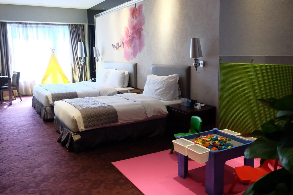 澳門半島｜英皇娛樂酒店，澳門大三巴附近飯店，地理位置非常好，網友推薦飲茶必吃 @飛天璇的口袋