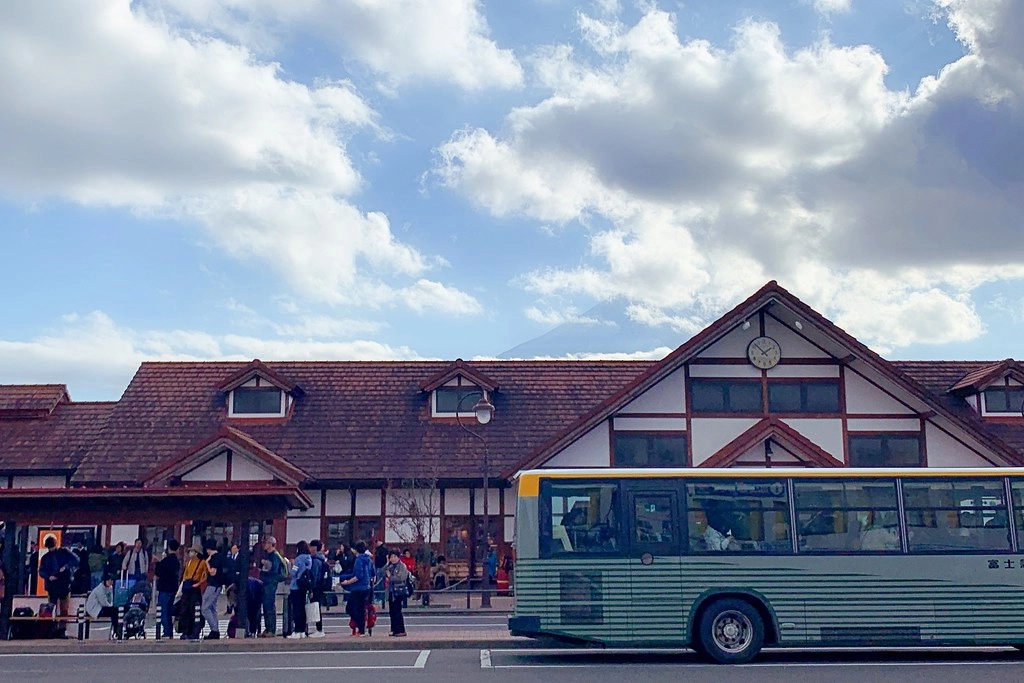 日本山梨｜2023河口湖楓葉季登場，河口湖一日遊景點和交通方式 @飛天璇的口袋