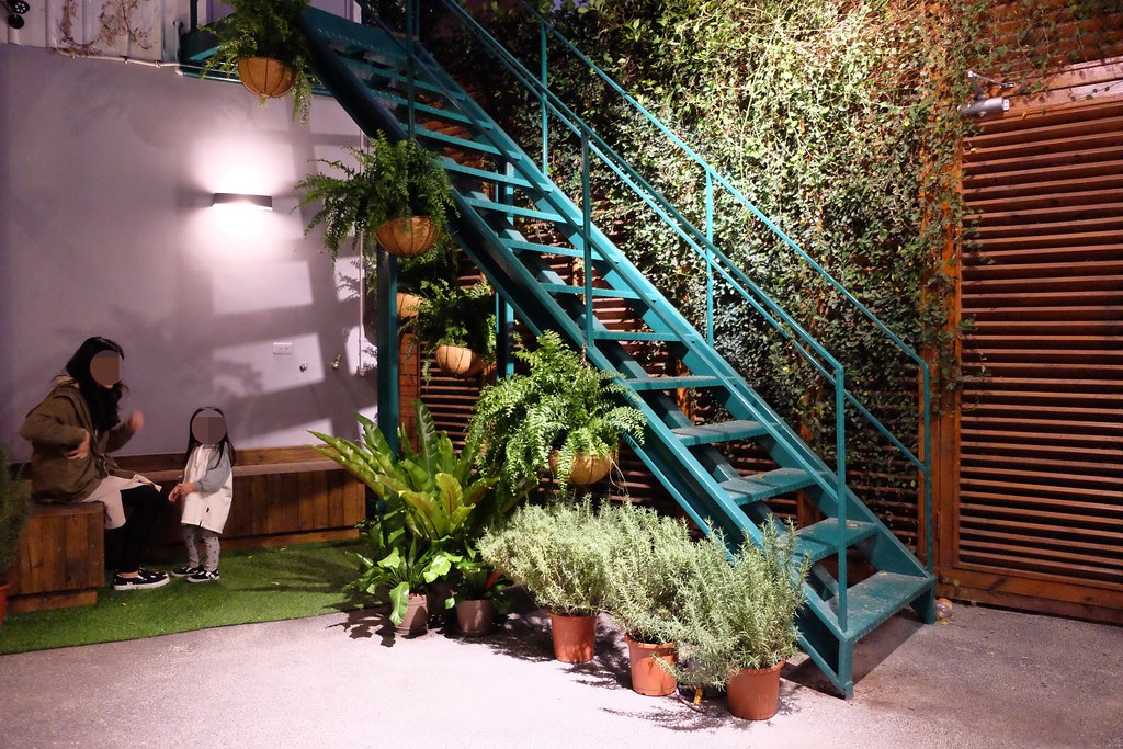 戰鼓火鍋：整尾鱸魚、燉牛骨放鍋底~創新7種湯頭讓人耳目一新！ @飛天璇的口袋