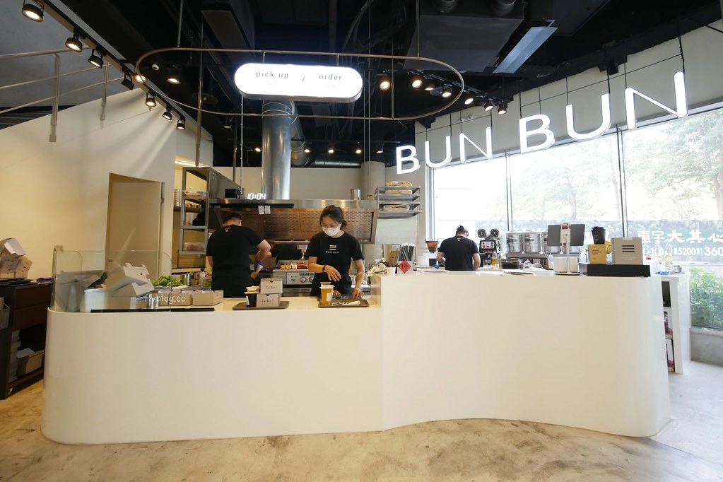 台中Bun Bun 棒棒文心森林店｜文心森林公園超唯美玻璃落地窗，創意潛水艇堡多種吃法早午餐推薦 @飛天璇的口袋